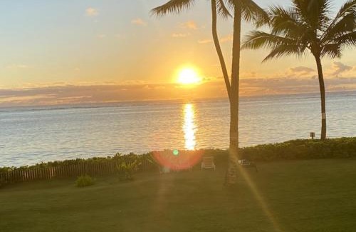 Punaluu Apartment | Aloha Beach Retreat, Ocean Front With AC