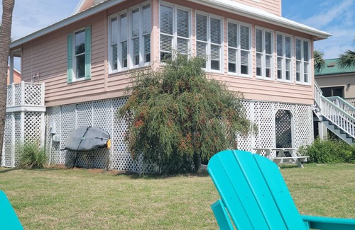 Beachwalk House | Aloha & views- steps to the beach AND Golf Cart!