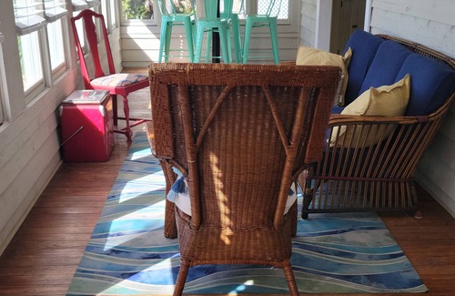 Beachwalk House | Aloha & views- steps to the beach AND Golf Cart!