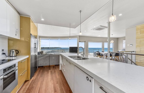 Waterhouse Apartment | Aloha Waterfront Properties
