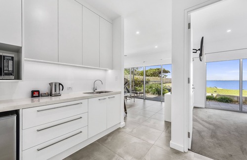 Waterhouse Apartment | Aloha Waterfront Properties