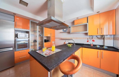 San Felipe Neri Apartment | Alojamiento Económico Para 6 Personas en el Centro de Málaga con Cochera