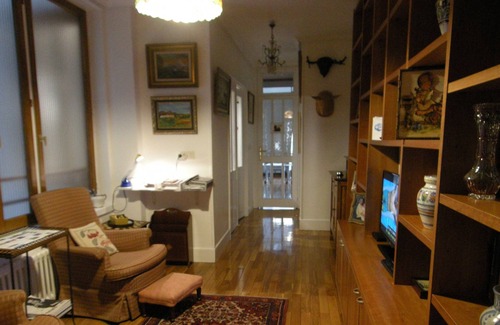 Gros House | Alojamiento ideally ubicado. Cama grande