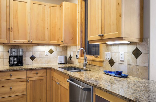 Downtown Steamboat Springs House | Alpen Glow Row House 5 | Air Conditioning | Downtown Steamboat