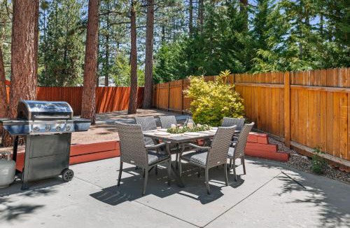 Fox Farm House | Alpenglow Chateau by AvantStay Ideal Big Bear Location w Pool Table Hot Tub