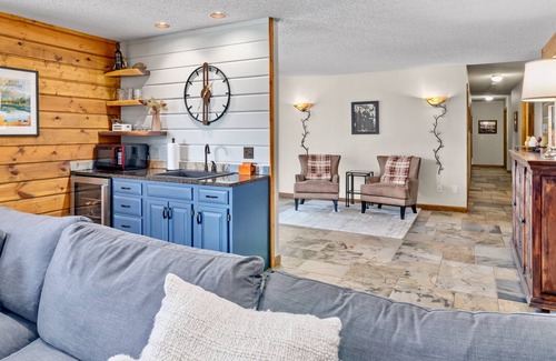 Windcliff Estates House | Alpenglow Vacation Home At Windcliff 4 Bedroom Home by RedAwning