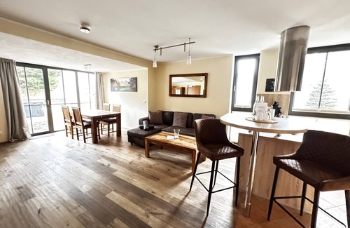 Anzenbach Apartment | Alpenglühn vacation apartment with pool and whirlpool in front of the terrace