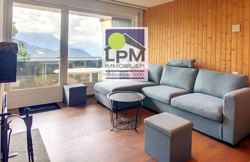 Leysin Apartment | Alpha C64 3 room flat approx. 65m2:1 bedroom with 1 single bed and 2 bunk beds1 bedroom with 1 doubl