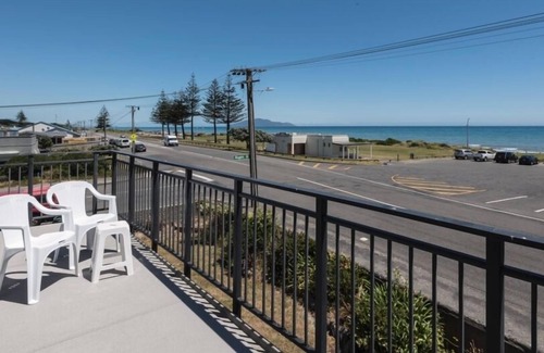 Otaki Beach House | Alpha Holiday House-Unique Ocean-Front Beach House