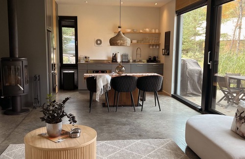 Lac Superieur Village Cabin | Alpin Lodge Mont Tremblant Region -SAUNA & SPA -Sleeps 5 guests