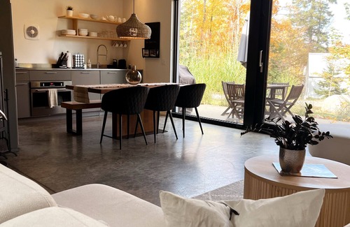 Lac Superieur Village Cabin | Alpin Lodge Mont Tremblant Region -SAUNA & SPA -Sleeps 5 guests