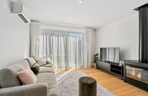 Albert Town Apartment | Alpine Adventurer's Abode
