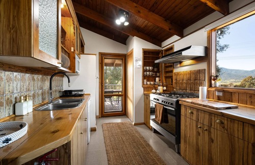 Tawonga South House | Alpine Alps Cabin-Sleeps 10-Pool & Mountain Views