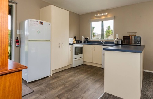Ohakune House | Alpine Bach with spa and separate games room.