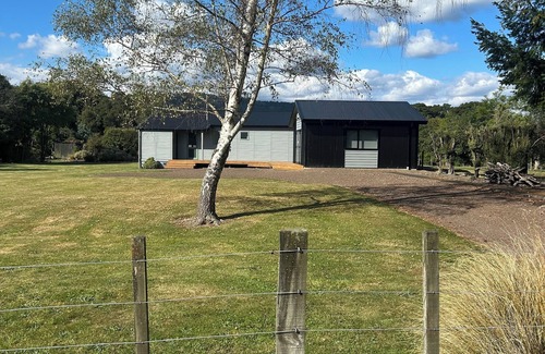 Ohakune House | Alpine Bach with spa and separate games room.