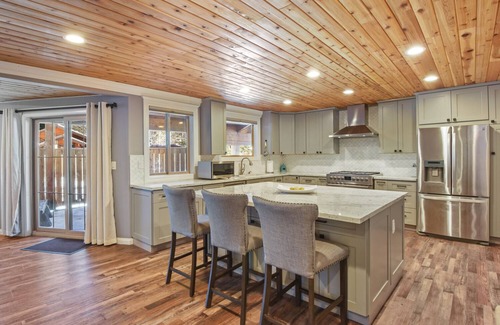 Alpine Meadows House | Alpine Chalet – Nature Lovers Rejoice! Chic 4 BDR Minutes to Skiing, Lake Tahoe