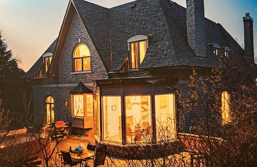 Craigleith House | Alpine Chateau cheerful spacious