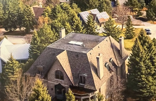 Craigleith House | Alpine Chateau cheerful spacious