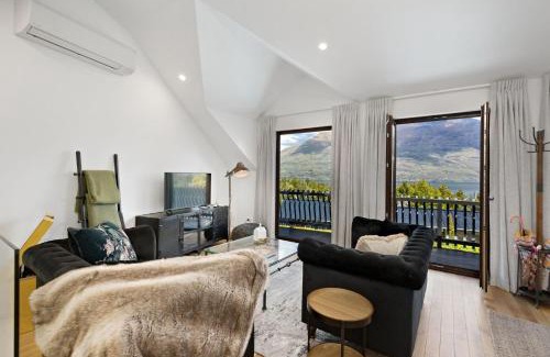 Sunshine Bay House | Alpine Cottage