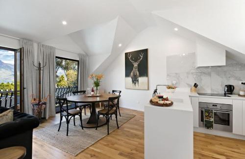 Sunshine Bay House | Alpine Cottage
