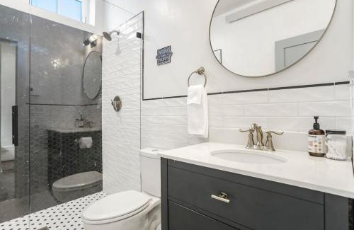 Buena Vista Apartment | Alpine Den Private Flat Walk to South Main