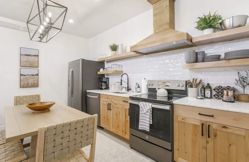 Buena Vista Apartment | Alpine Den! Private Flat Walk to South Main!
