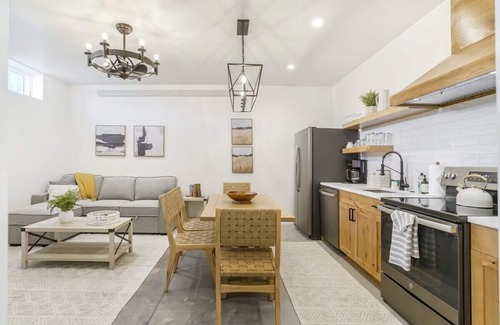 Buena Vista Apartment | Alpine Den! Private Flat Walk to South Main!