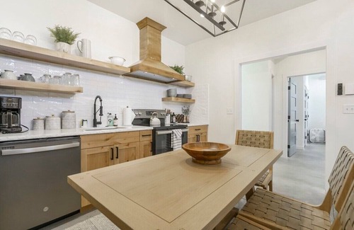 Buena Vista Apartment | Alpine Den! Private Flat Walk to South Main!