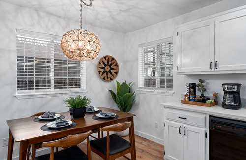 Downtown Leavenworth Condo | Alpine Escape: Townhouse w/Hot Tub: Downtown!
