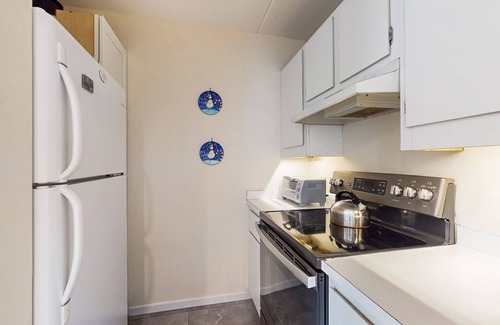 Warren Apartment | Alpine escape with 3 pools, hot tub, tennis & gym - fireplace, balcony & W/D