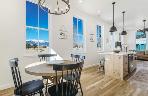 Buena Vista House | Alpine Estate! DT Villa w 3 Full Kitchens & Views!