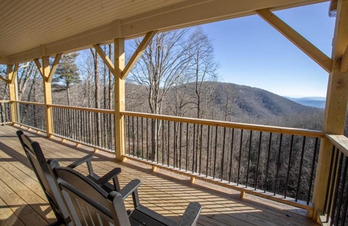 Blowing Rock House | Alpine Gorge View
