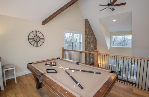 Blowing Rock House | Alpine Gorge View