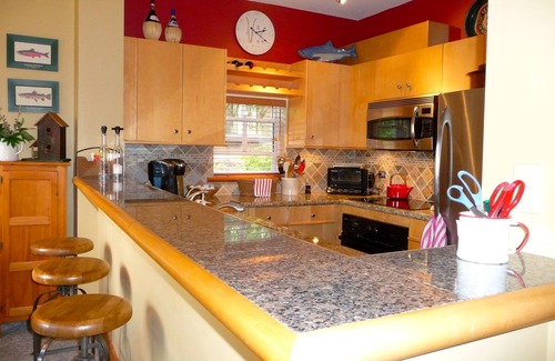 Blackcomb Condo | Alpine Greens Whistler - 2bd & 2bth Condo sleeps 4+, RATES in CA,n/not US