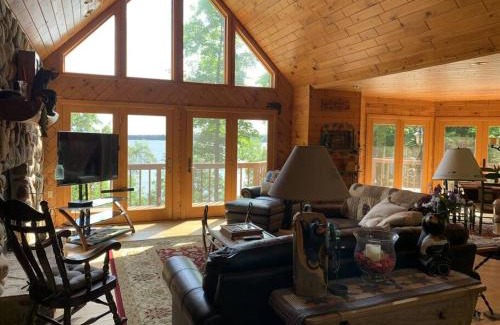 Lac du Flambeau House | Alpine Haus - Large Recreational and Fishing Lake