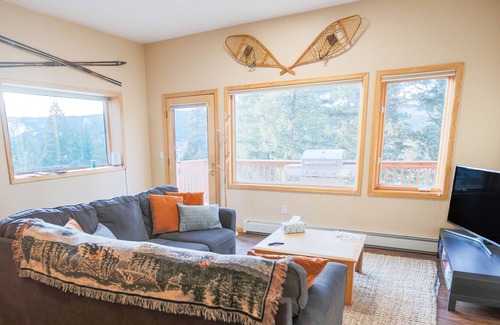 Nederland House | Alpine Home near town. Ski/Hike/Bike/Fish & more!