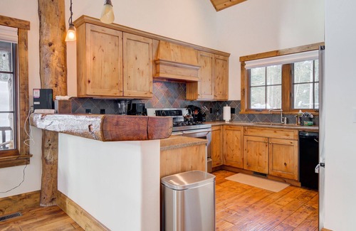 Spanish Peaks Cabin | Alpine Homestead Cabin: Spanish Peaks Mountain Club, Ski-In-Ski-Out, Hot Tub
