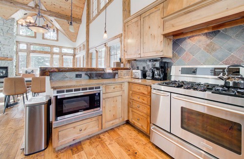 Spanish Peaks Cabin | Alpine Homestead Cabin: Spanish Peaks Mountain Club, Ski-In-Ski-Out, Hot Tub