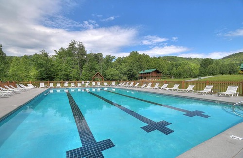 Townsend Cabin | Alpine Joy, Hot Tub, Lake Access, “Cozy Cabin Retreat in the Smokies