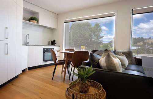 Albert Town Apartment | Alpine Junction Townhouse Apartments