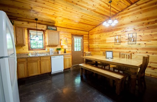 Board Camp Cabin | Alpine Lodge|18Acres|Creek|Swim|Hiking|ATV|Cabin