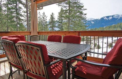 Leavenworth House | Alpine Lodge - Epic Mountain Views, Hot Tub, 2 Miles to Town