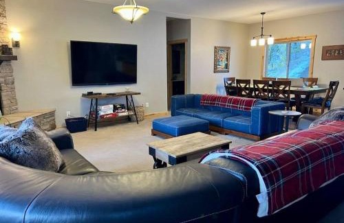 Leavenworth House | Alpine Lodge - Epic Mountain Views, Hot Tub, 2 Miles to Town