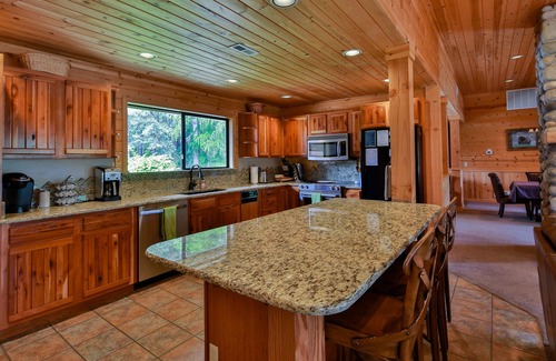 Leavenworth House | Alpine Pension ~ Riverfront, Hot tub, Giant Game Room ~ 1 mile from town!