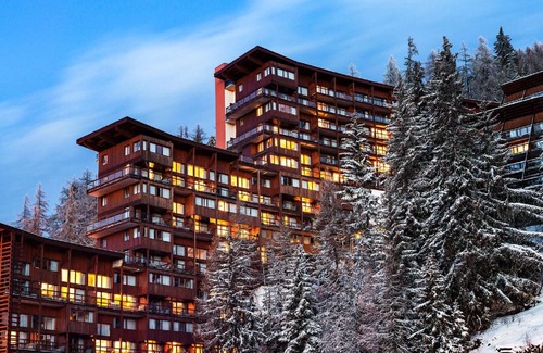 Arc-1600 Apartment | Alpine Retreat w/Balcony
