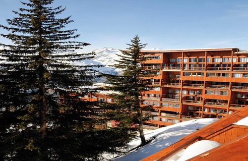 Arc-1600 Apartment | Alpine Retreat w/Balcony
