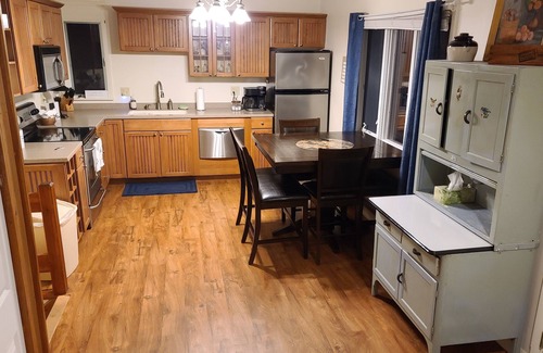 Campton House | Alpine Retreat 1000' from amenities