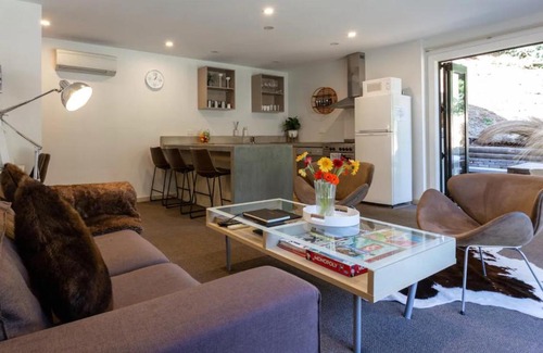 Sunshine Bay Apartment | Alpine Retreat