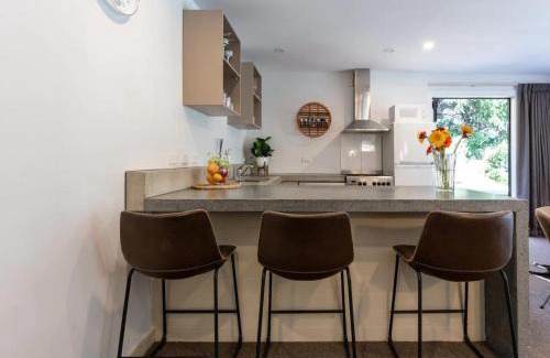 Sunshine Bay Apartment | Alpine Retreat