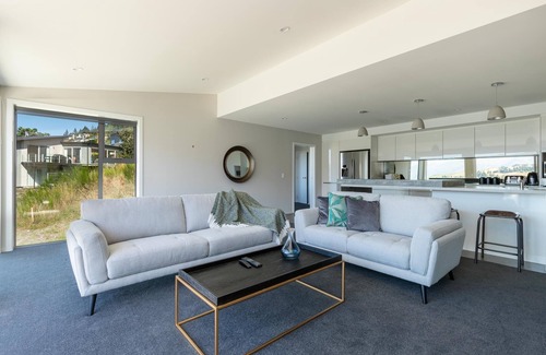 Queenstown Apartment | Alpine Retreat - Panoramic Views